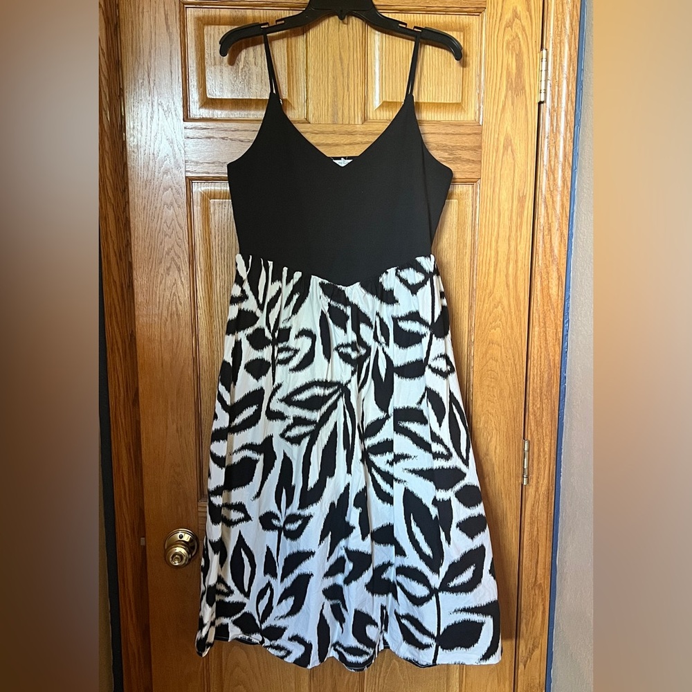 Black and White Leaf Print Dress